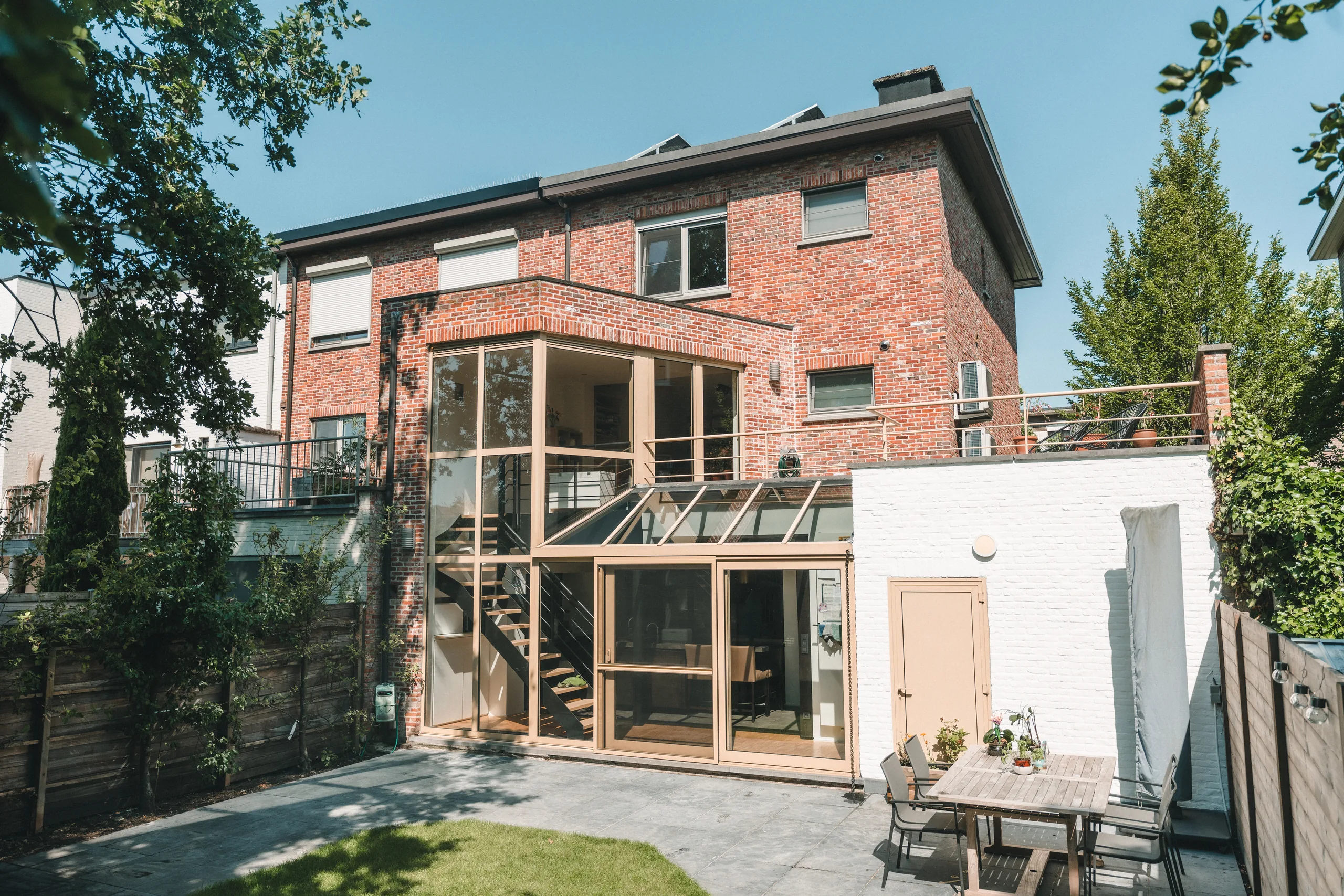 Achtergevel en tuin